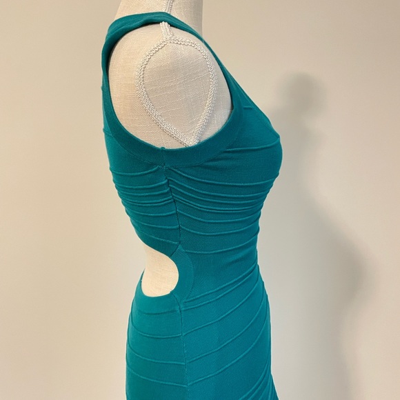 2B BeBe fitting mini dress. - Picture 4 of 8